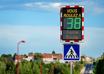 Radar pedagogique avec limitation de vitesse